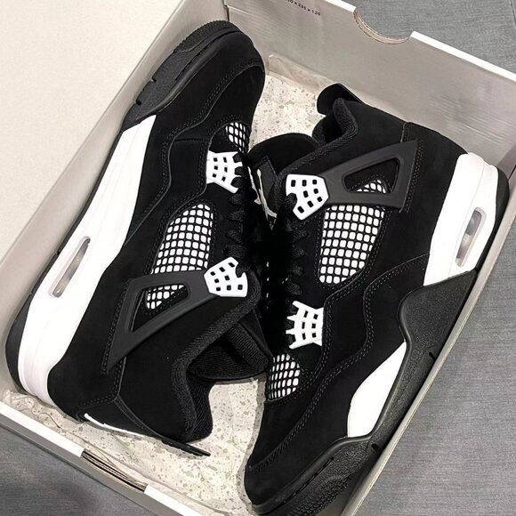 Air Jordan 4 Retro White Thunder - Picture 2 of 8